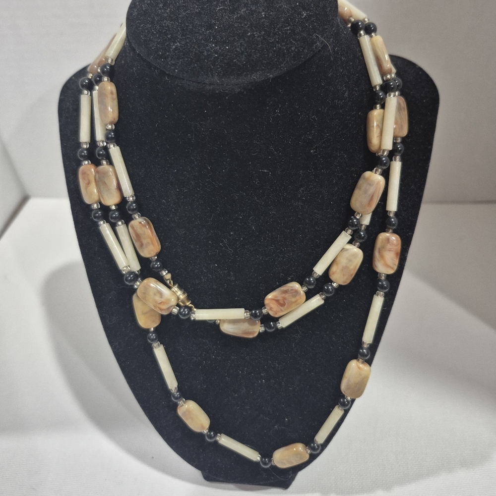 Elegant Vintage Single Strand Multi-Color Beaded Necklace